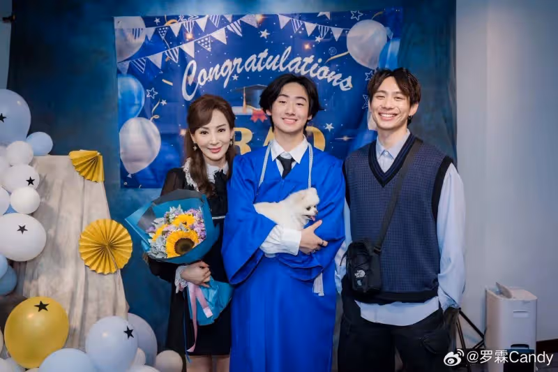 香港知名美魔女羅霖參加兒子畢業禮,小傢伙撞臉韓星,有混血女友