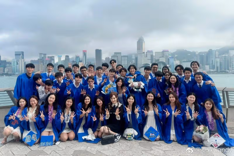 香港知名美魔女羅霖參加兒子畢業禮,小傢伙撞臉韓星,有混血女友