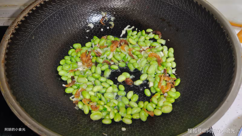 鮮毛豆和它絕配,一碗全是高蛋白!一煎一燉鮮透了,吃出口口爆汁、吃出好胃口