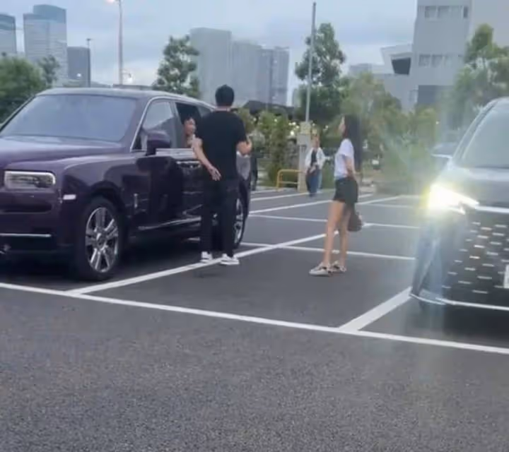 王思聰風波後露面，帶女伴上街脖子有草莓印，布加迪已運送日本！
