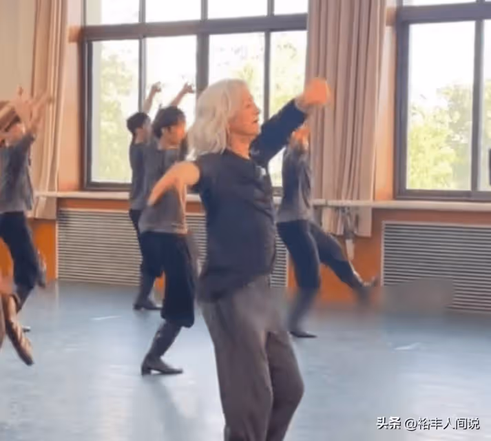 傅藝偉66歲前夫罕現身!兒子去世8個月狀態超好,舞技不輸姜鐵紅