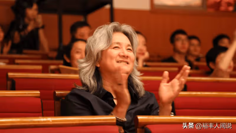 傅藝偉66歲前夫罕現身！兒子去世8個月狀態超好，舞技不輸姜鐵紅