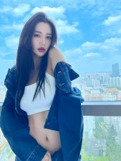 克拉拉性感的讓人迷糊,最美女人,不管身高還是腰臀比都絕了。