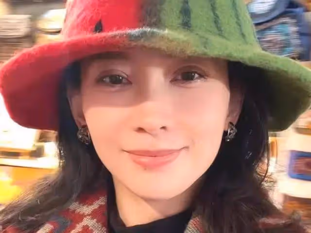 森林北帶汪峰騎馬,真情侶就是甜,教練夸森林北漂亮,說汪峰隨和