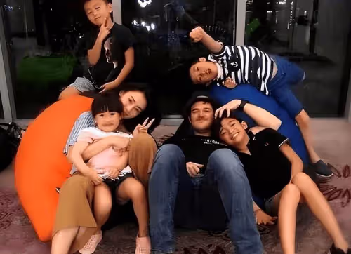 謝霆鋒不願用自己的錢養別人的孩子,張柏芝拉三胎兒子拍廣告,為其進圈鋪路