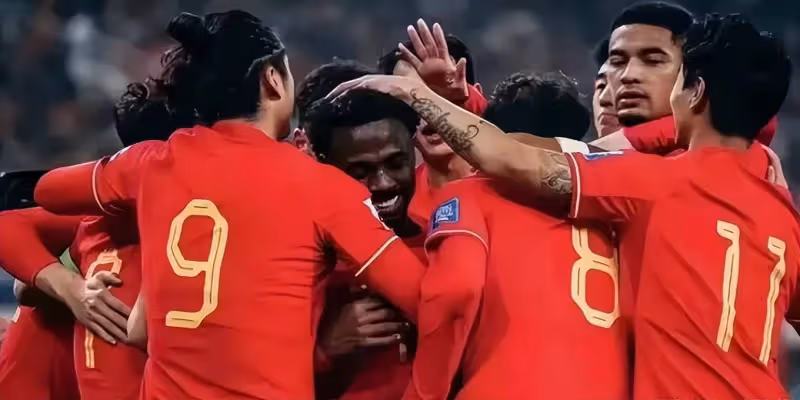 新加坡1-3泰國!國足幸運晉級18強賽,球迷感謝光顧對方門將攤位