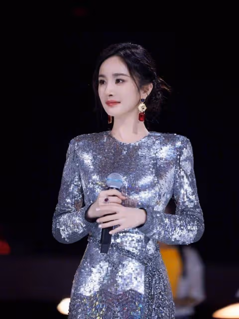 《哈爾濱一九四四》里的楊冪是真的瘋了
