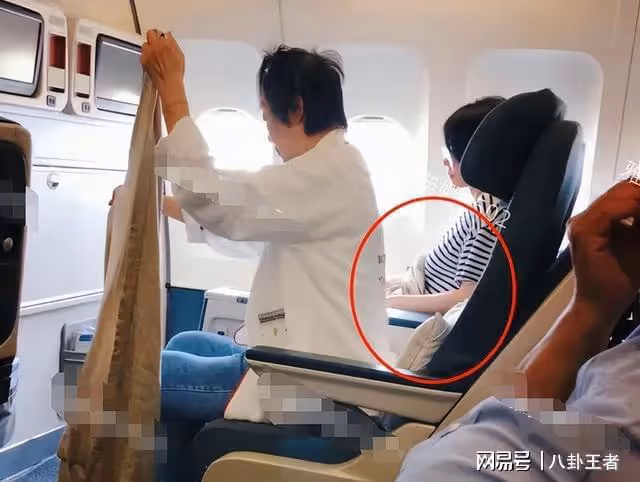 謝霆鋒喜當爹?54歲王菲坐經濟艙,小腹凸起毯子遮掩,頻繁上廁所