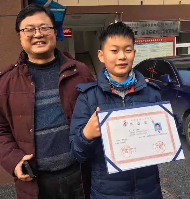 回顧「神童」何宜德,5歲開飛機8歲上大學,如今的他怎麼樣了