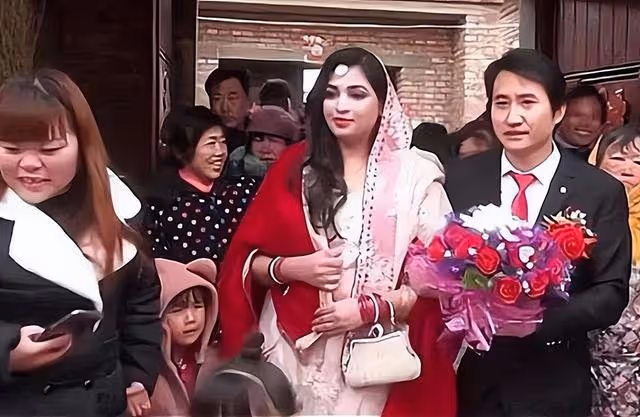 回顧印度女子嫁安徽農民,婚後隨夫姓,8年後,帶妹妹也遠嫁中國