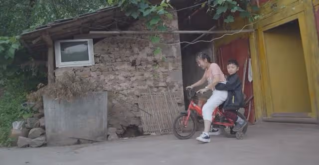 回顧95後女卡車司機:兩次離婚後,卻被奧斯卡導演看中