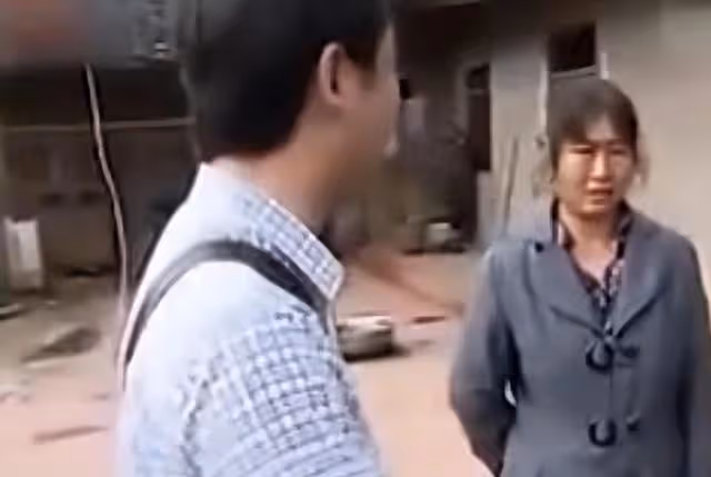 回顧75歲老人住豬圈女兒住洋樓，不孝女稱：眼不見為凈！