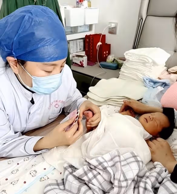 退休後,我在女兒家帶了兩年外孫,臨走時我打了32歲女兒兩耳光