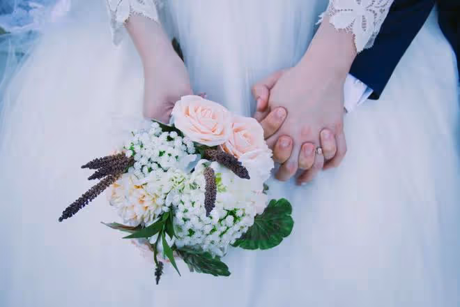 鄰居阿姨撫養我20年,她女兒遠嫁,老公鬧離婚我都要接她過來養老