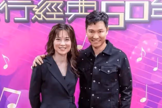 25年明星夫妻官宣離婚，小15歲嬌妻曾兩度流產，還稱婚姻已沒火花