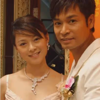 25年明星夫妻官宣離婚，小15歲嬌妻曾兩度流產，還稱婚姻已沒火花