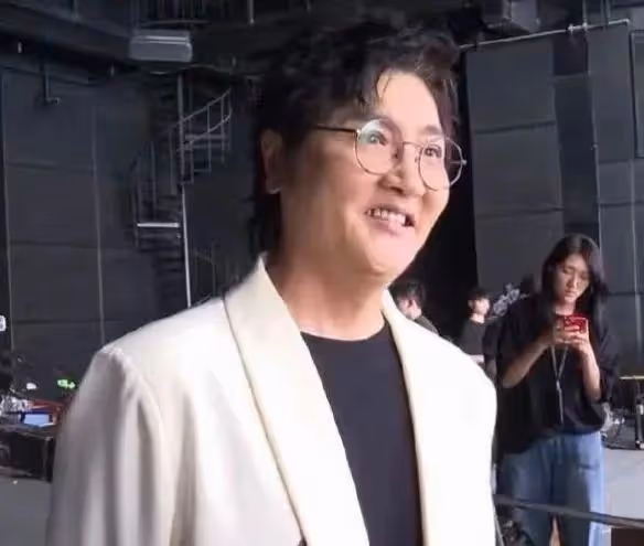 臉肉身材瘦的7位明星,從孫楠到胡彥斌,各有各的反差