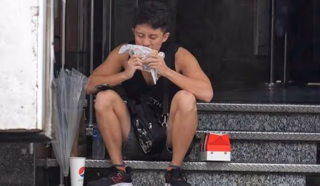 狄鶯不鬧離婚了,孫安佐在健身房變得有禮貌,一家三口正式和解