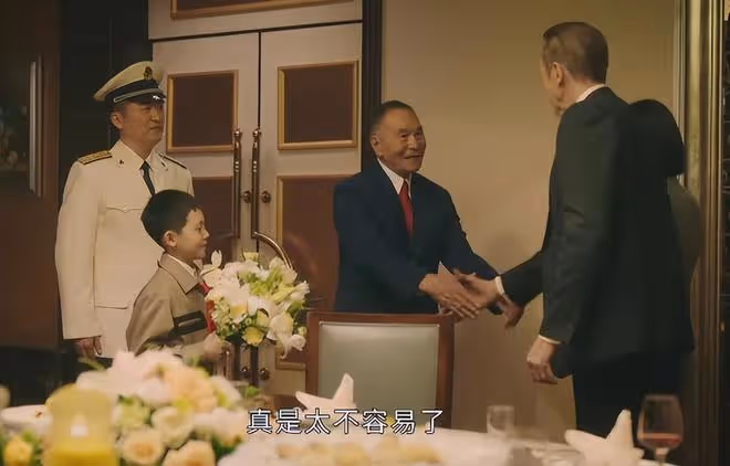 收視第一!《新聞聯播》表揚,央視這部黑馬劇,讓我想站起來鼓掌