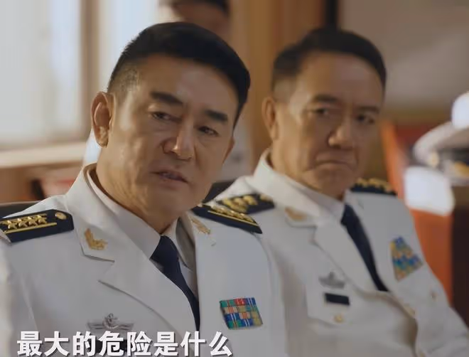 收視第一!《新聞聯播》表揚,央視這部黑馬劇,讓我想站起來鼓掌