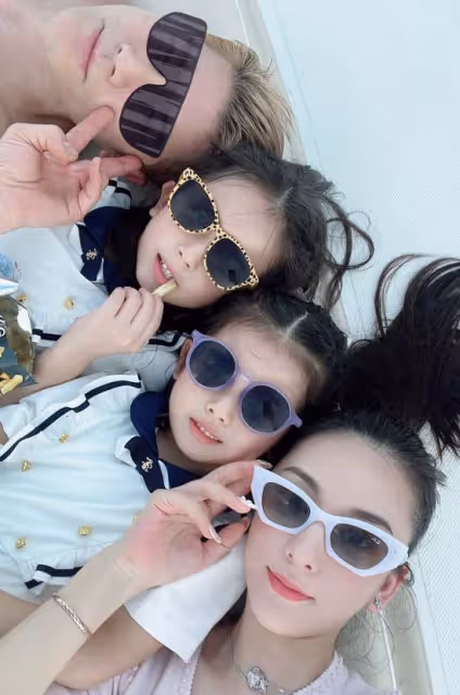 郭富城一家豪華遊輪度假，高顏值全家福曝光，幸福氣息撲面而來