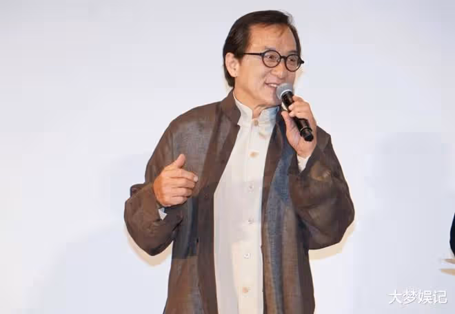 70歲成龍白髮變黑秒回春!赴日超猛鐵人行程,爆料:我在還債