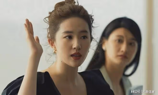 人民網力挺劉亦菲！全員演技在線，貼近真實的她故事，看臉就行了