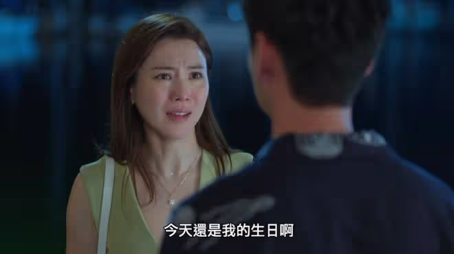 曾志偉兒媳大曬比基尼!網友直呼TVB最美花旦!靠公公上位?