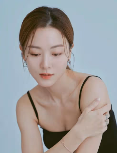 曾志偉兒媳大曬比基尼!網友直呼TVB最美花旦!靠公公上位?