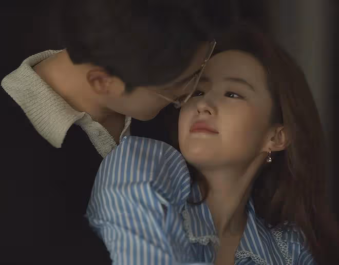 玫瑰的故事:劉亦菲打了多少年輕女演員的臉?給你們看看啥叫女人