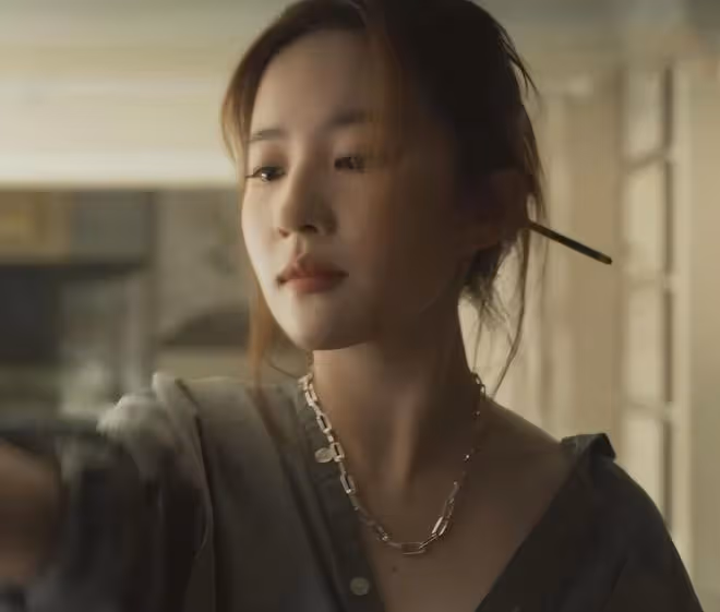 玫瑰的故事:劉亦菲打了多少年輕女演員的臉?給你們看看啥叫女人