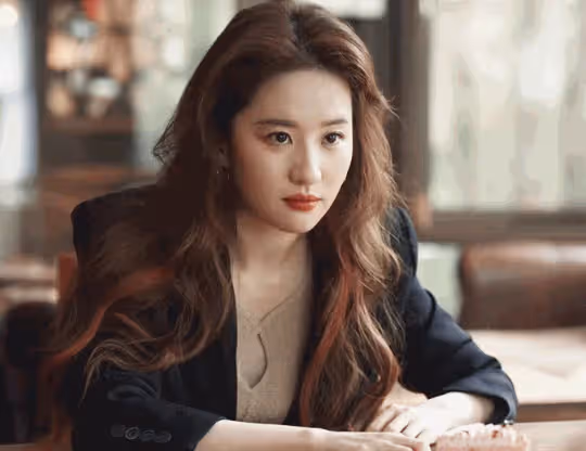 玫瑰的故事:劉亦菲打了多少年輕女演員的臉?給你們看看啥叫女人