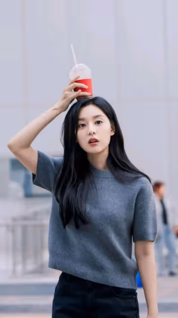 人美心善！金智媛的暖心事跡，對群演兼職都親切有禮，不追求名利
