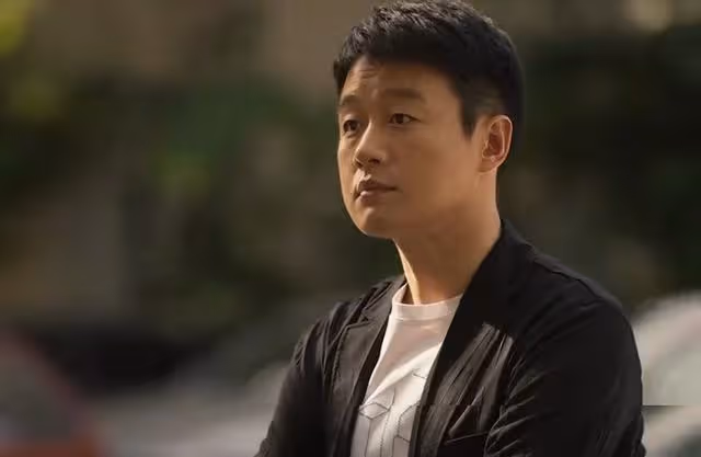 玫瑰的故事:蘇更生無意中露出的一物,揭開過往隱秘
