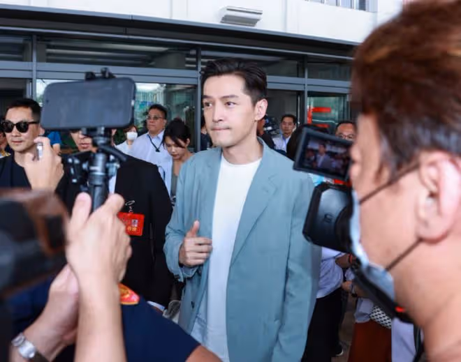 胡歌台灣行口音突變,台灣腔逗樂眾人,展現語言天賦與親民魅力