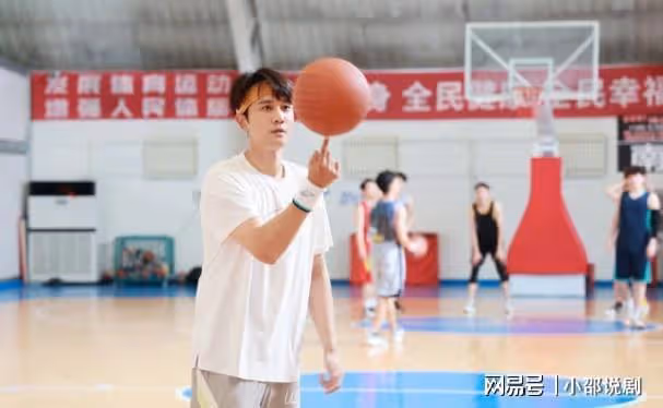 看《玫瑰的故事》終於明白,為什麼彭冠英入行13年都沒能火起來了