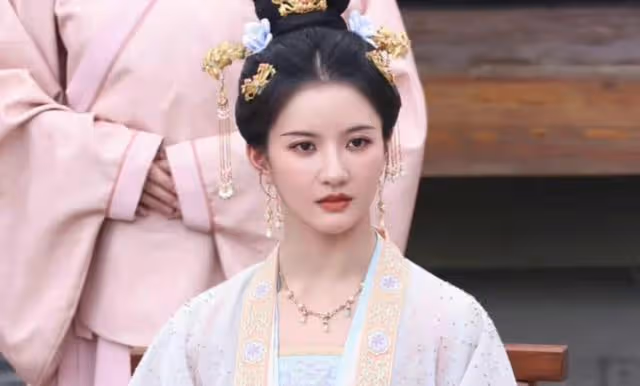 同樣演「絕世美人」,將33歲吳謹言跟29歲白鹿放一起,差距很明顯