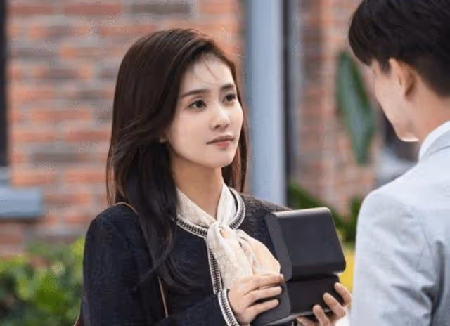 同樣演「絕世美人」,將33歲吳謹言跟29歲白鹿放一起,差距很明顯