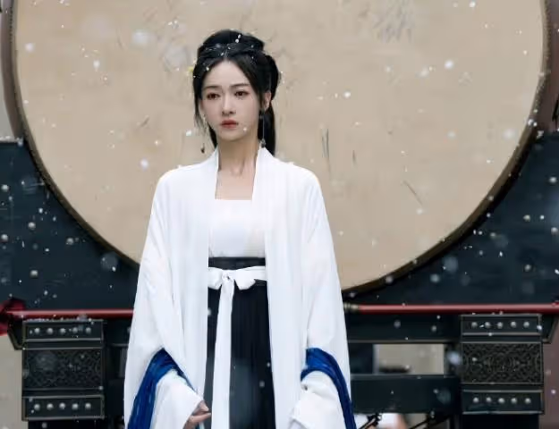 同樣演「絕世美人」,將33歲吳謹言跟29歲白鹿放一起,差距很明顯