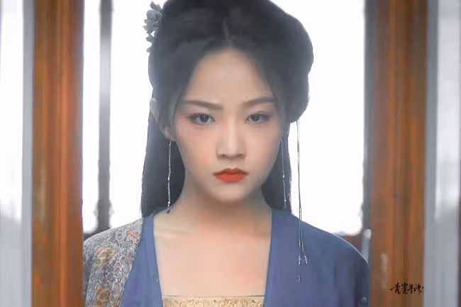 衝著吳謹言看劇,卻愛上了於正旗下的另一位小花,破碎感真絕