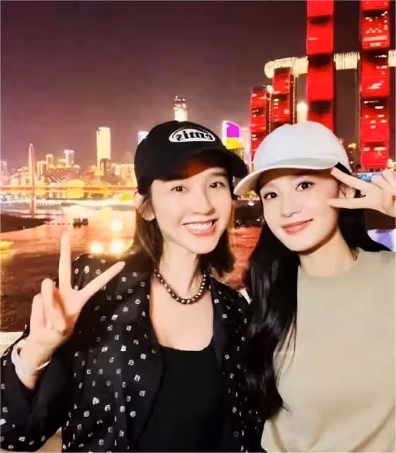 不是吧!當年被全網嘲笑的唐藝昕伴娘團,如今個個高攀不起