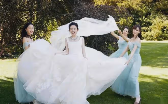 不是吧!當年被全網嘲笑的唐藝昕伴娘團,如今個個高攀不起