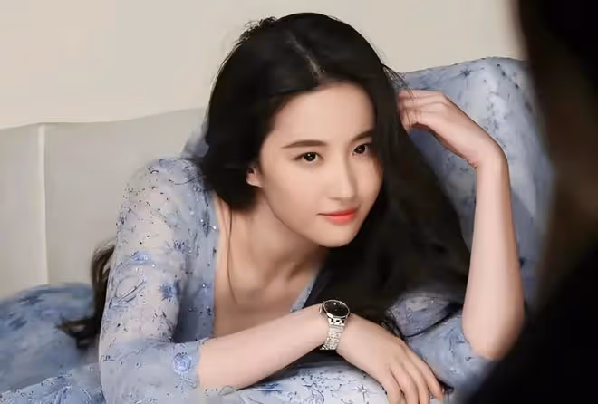 玫瑰的故事:被悔婚的芝芝不知,任勞任怨7年,為何比不過一張臉