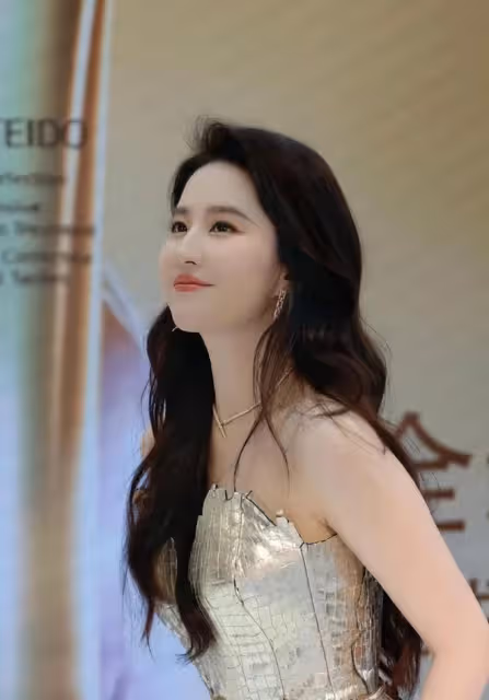 玫瑰的故事:被悔婚的芝芝不知,任勞任怨7年,為何比不過一張臉