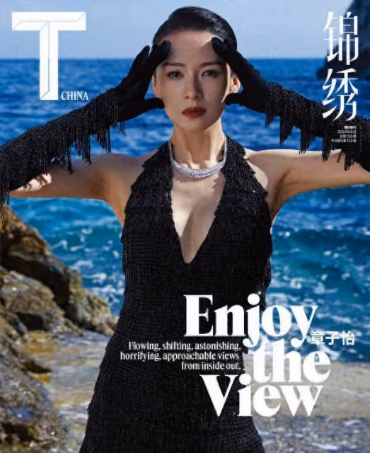 章子怡拍海邊大片氣場全開，眼神凌厲傲人身材吸睛