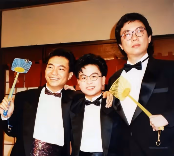 黃一山大兒子患罕見疾病,坐輪椅身材消瘦,大夏天全身還裹著毯子