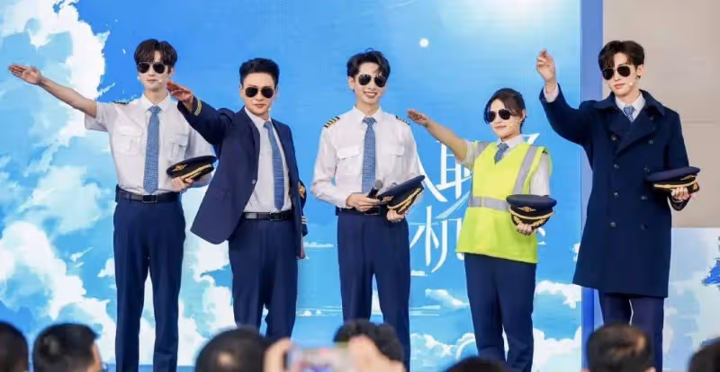 廈門被偶遇熱情回應!TVB前當家小生新劇殺青現身內地錄製綜藝,堪稱圈中勞模