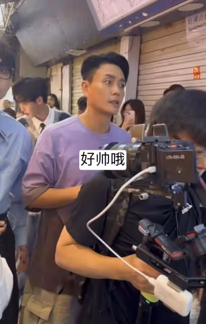 廈門被偶遇熱情回應!TVB前當家小生新劇殺青現身內地錄製綜藝,堪稱圈中勞模