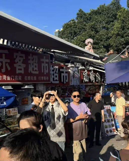 廈門被偶遇熱情回應!TVB前當家小生新劇殺青現身內地錄製綜藝,堪稱圈中勞模