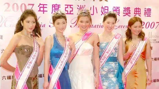 女神級亞姐冠軍準備復出,直播帶貨被誇專業,曾被正室掌摑,豪門夢碎